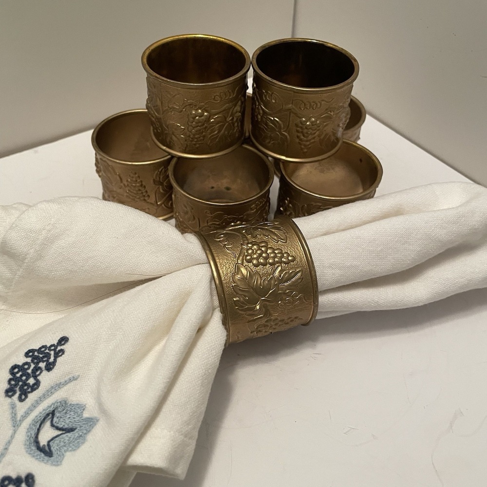 Set Of 8 Vintage Brass Grape Pattern Napkin Rings Hollywood Regency Boho